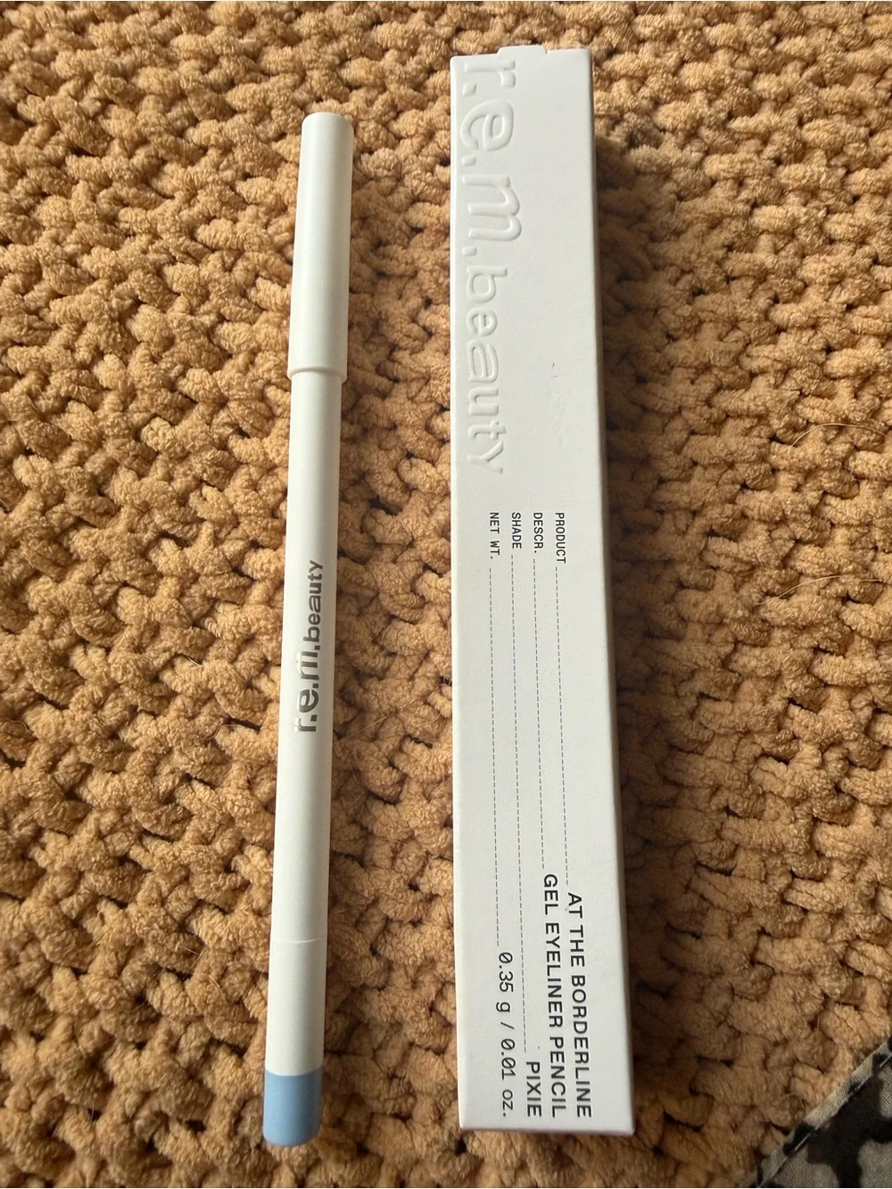 r.e.m. beauty Soft Blue Eye Pencil - Creamy Light Blue Eyeliner